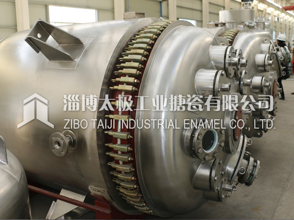 為什么搪玻璃反應(yīng)釜設(shè)備是目前最理想的藥化設(shè)備？