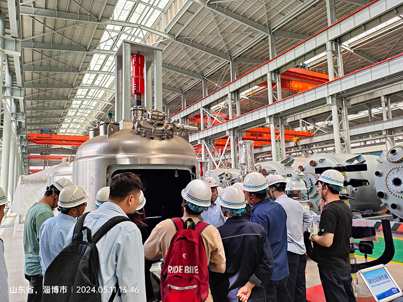 熱烈歡迎某集團(tuán)公司領(lǐng)導(dǎo)一行數(shù)十人蒞臨太極公司參觀考察